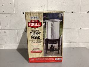 lot 563 image: Expert Grill 30 Quart Turkey Fryer (Fry up to a 20lb turkey)
