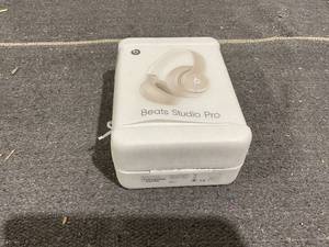 lot 87 image: Beats Studio Pro - Wireless Bluetooth Noise Cancelling Headphones