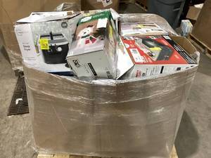 lot 907 image: Wholesale Pallet of Assorted Miscellaneous Items