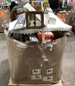 lot 914 image: Wholesale Pallet of Assorted Miscellaneous Items