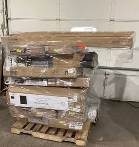 lot 916 image: Wholesale Pallet of Assorted Miscellaneous Items