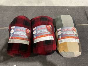 lot 218 image: LOT OF 3 Sunbeam Microplushed Oversized Heated Throw 60x80