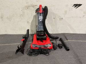 lot 224 image: Dirt Devil Multi-Surface Bagless Upright Vacuum Cleaner, UD76210V