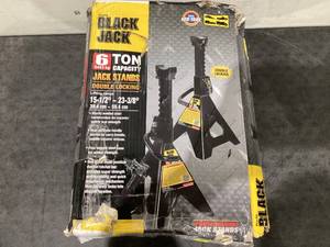 lot 696 image: Black Jack 6 Ton Jack Stands Pair Black