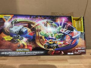 lot 460 image: Monster Jam, Supercharge Speedway Playset, Megalodon and El Toro Loco Die-Cast Monster Trucks, Light Up World Finals Track Kids Toys for Boys Ages 3
