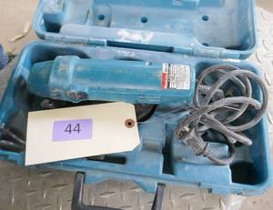 working Makita 4 in Disc grinder
