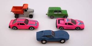 lot 42 image: Lot of 5 Vintage Toy Cars