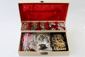 lot 54 image: Costume Jewlery Box Necklace Bracelet Earrings Pin Pendant Vintage Large Lot