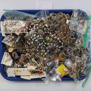 lot 112 image: Costume Jewelry Large Lot Vintage & Modern