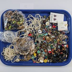 lot 111 image: Costume Jewelry Large Lot Vintage & Modern