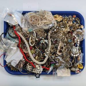lot 110 image: Costume Jewelry Large Lot Vintage & Modern
