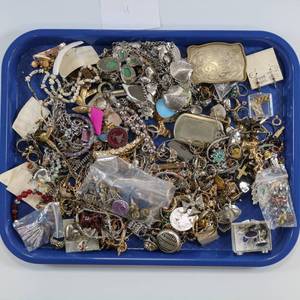 lot 108 image: Costume Jewelry Large Lot Vintage & Modern