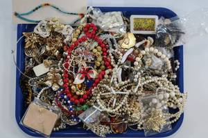 lot 107 image: Costume Jewelry Large Lot Vintage & Modern