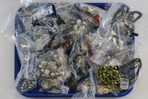 lot 106 image: Costume Jewlery Large Lot Necklaces Vintage & Modern