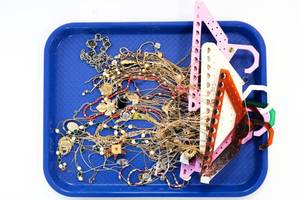 lot 116 image: Costume Jewelry Large Lot Vintage & Modern Necklaces