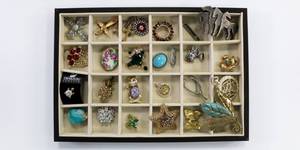 lot 149 image: Vintage & Modern Pins Brooches Pendants