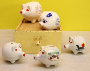 lot 21 image: Vintage Pig Piggy Coin BanksHand-Painted Porcelain Minnesota Loons Etc.
