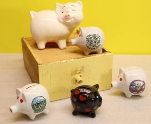 lot 25 image: Vintage Pig Piggy Coin BanksHand-Painted Porcelain Colorado Fort Collins Oranges Hearts Etc