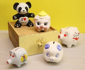 lot 31 image: Vintage Pig Piggy Coin BanksHand-Painted Porcelain Montana Nebraska A Capsco Product Washington DC Panda Bear Etc.