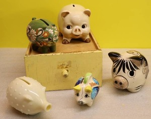 lot 35 image: Vintage Pig Piggy Coin BanksHand-Painted Porcelain Wahls Pottery Mexico Hobnail Holmegaard Jacob E. Bang Etc