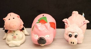 lot 48 image: Stuffed Kids of America Automated BO Pig, Puppet Pig, Hand-Painted Ceramic