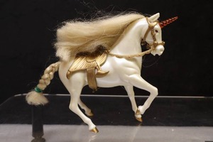 lot 64 image: Rare Lewis Galoob 1984 Olympia Golden Girls Automated Pearl-White Unicorn Horse wSaddleLights Up
