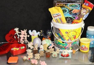 lot 65 image: Vintage Toy Littles and Miniatures Pin Backs Etc