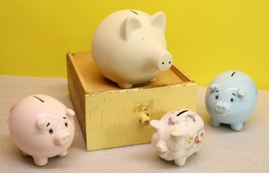 lot 15 image: Vintage Pig Piggy Coin BanksHand-Painted Porcelain Russ Thailand Taiwan Old Foley James Kent Ltd England Etc