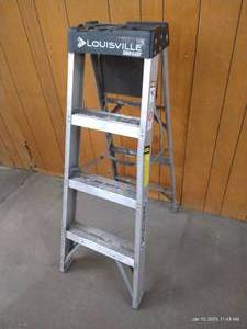 lot 156 image: Louisville 4 Aluminum Stepladder