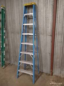 lot 160 image: Werner 8 Fiberglass Extension Ladder