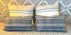 lot 102 image: Four Decorative Accent Pillows