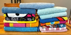 lot 121 image: Assorted Beach Towels
