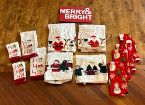 lot 123 image: Merry Towels and Merry & Bright Sign