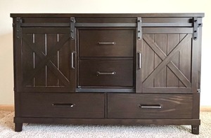 lot 61 image: Furniture of America Trinna 4-Drawer Dresser
