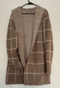 lot 67 image: Cyprus Tan Plaid Sweater Jacket