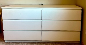 lot 182 image: White Six Drawer Dresser