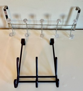 lot 183 image: Two Over The Door Hanging Hooks
