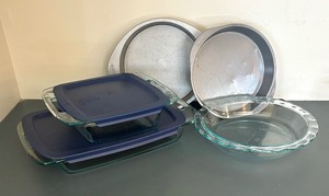 lot 216 image: Cooking and Baking Lot including Pyrex, Wilson and Farberware