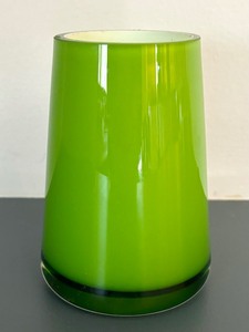 lot 221 image: Gorgeous Handmade Green Glass Vase by Villeroy & Boch
