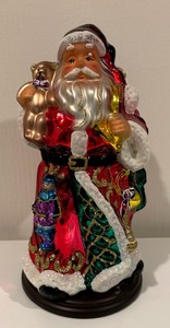 lot 277 image: Thomas Picconi Classics Santa Decorative Figurine
