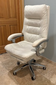 lot 283 image: Office Chair
