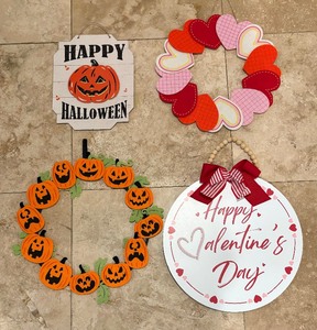 lot 369 image: Valentines Day and Halloween Decor