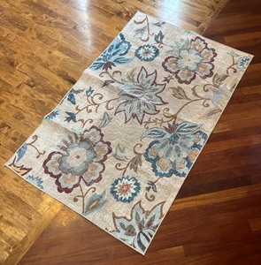 lot 314C image: Fine Floral Leevan Rug