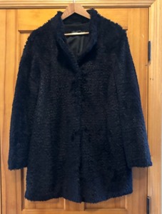 lot 410 image: Kenneth Cole Size Large Coat