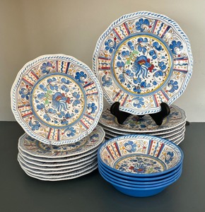 lot 416 image: La Cadeaux Resin Dinnerware