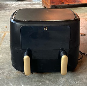 lot 475 image: 9 Quart Tri-Zone Air Fryer by Beautiful