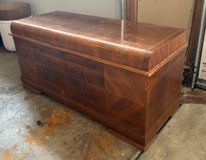lot 476 image: Vintage Lane Cedar Chest