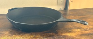 lot 480 image: Lodge Cast Iron Pan