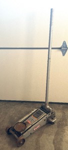 lot 483 image: Pro-Lift 2.5 Ton Garage Jack