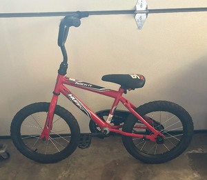 lot 486 image: Huffy Rock It Bicycle